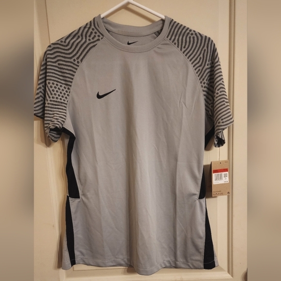 Womens Nike Athletic Shirt - Picture 1 of 7
